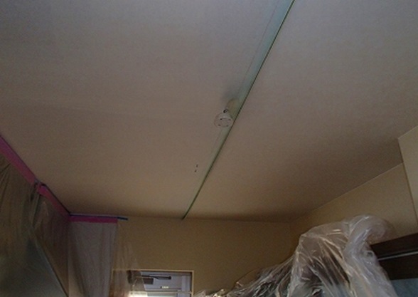 内部1F天井　キッチン上