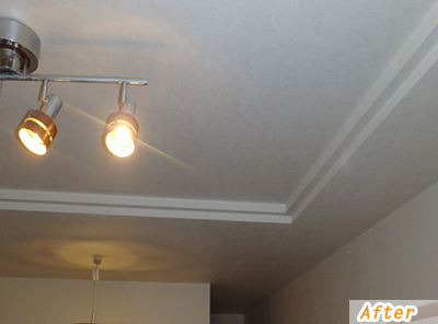 1階天井クロスは色違いが起こるため縁切り出来る部位まで貼替え。