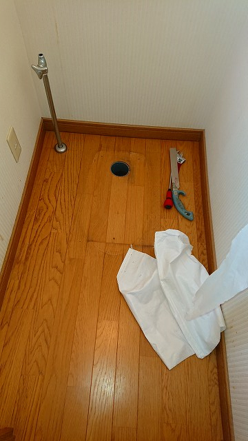 既設トイレ撤去備品撤去