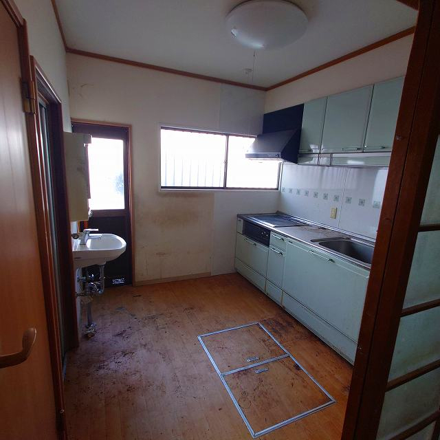 キッチン床下調湿工事　現状