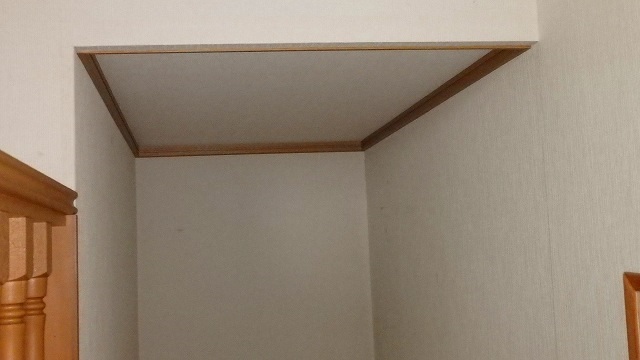 1階廊下、階段、2階廊下 天井・壁クロス張替工事 現状