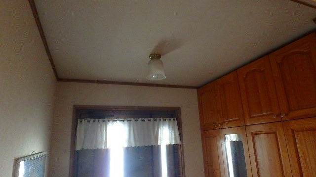 1階廊下、階段、2階廊下 天井・壁クロス張替工事 現状