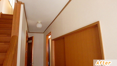 1階廊下、階段、2階廊下 天井・壁クロス張替工事 現状