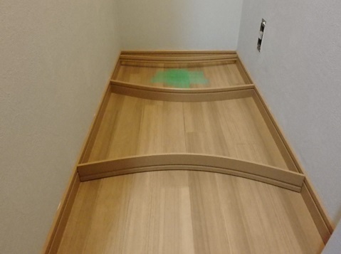 フロアタイル貼り巾木取付