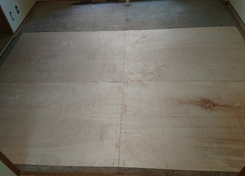 床材敷き込み　完了